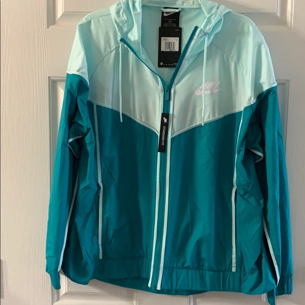NWT Nike windrunner lightweight jacket